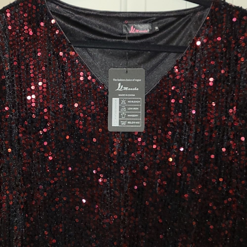 Mansha sequins dress in black with Burgundy sequins. 23.5" chest, 36.5 length. - Picture 4 of 9